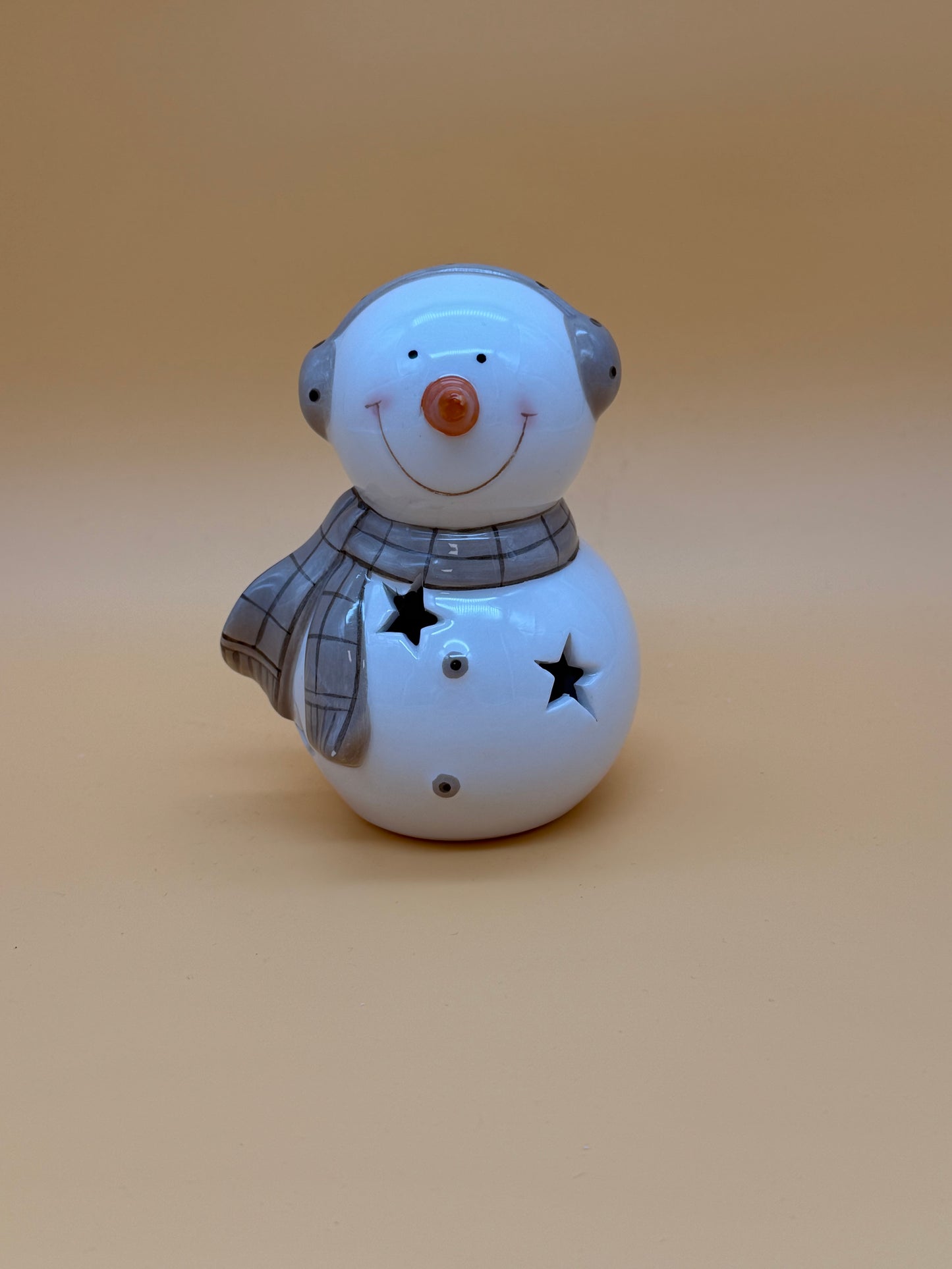 Bezaubernder, beleuchteter Schneemann